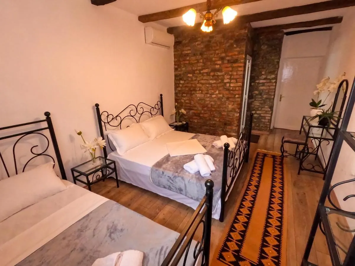 Intown Guesthouse Shkodra Gasthof