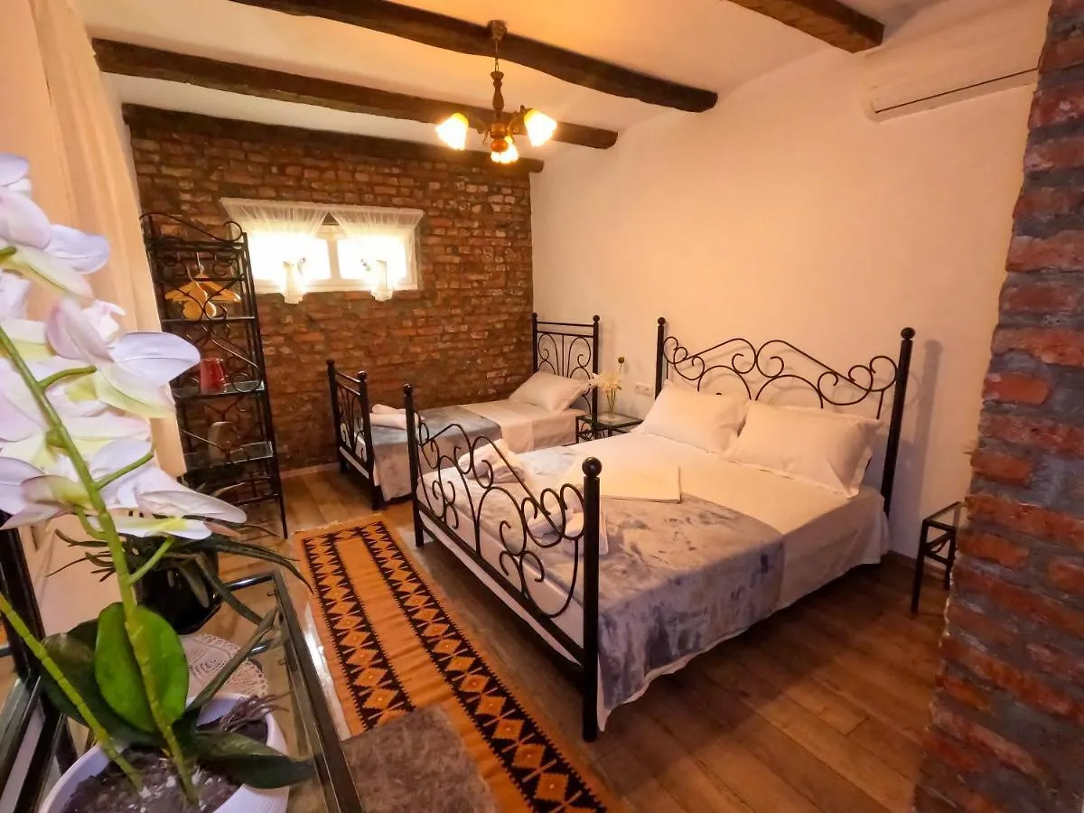 Intown Guesthouse Shkodër Konukevi