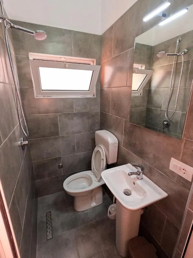 Intown Guesthouse Shkodra 0*,