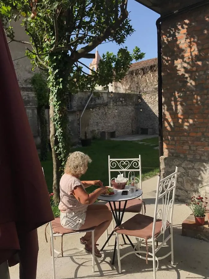 Intown Guesthouse Shkodra 0*,