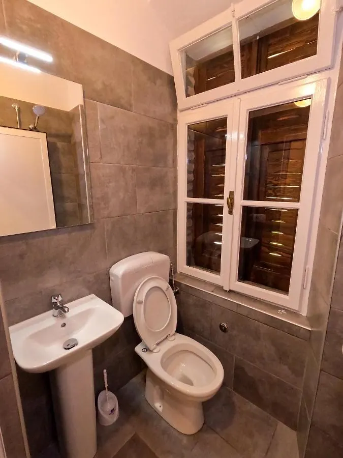 InTown Guesthouse Shkodër 0*,