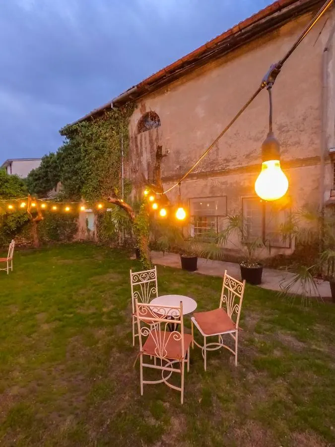 InTown Guesthouse Shkodër Gæstehus