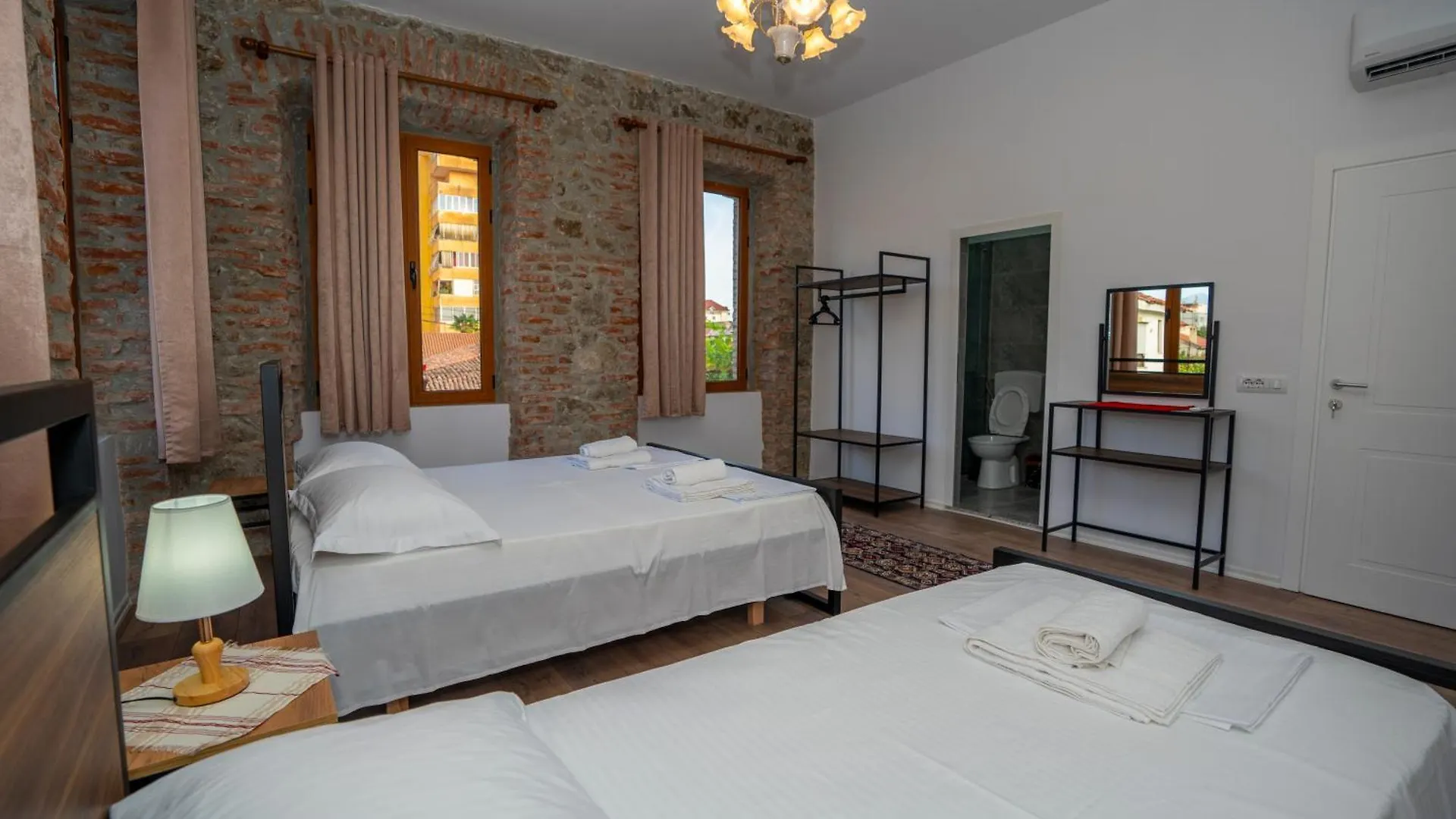 InTown Guesthouse Shkodër Gæstehus